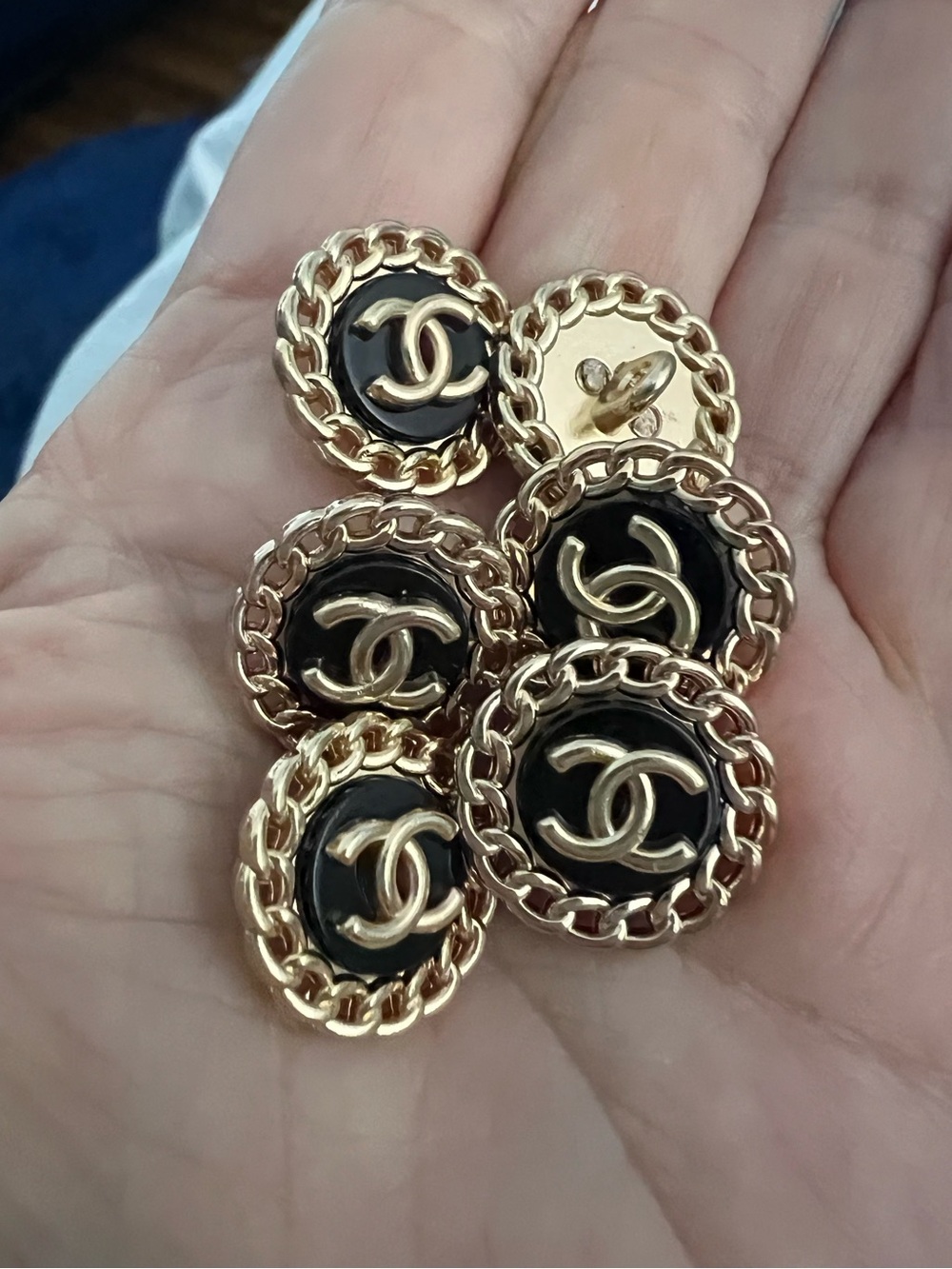 Set of 6-18mm/Cc style black enamel/Goldtone metal/ShankButtons